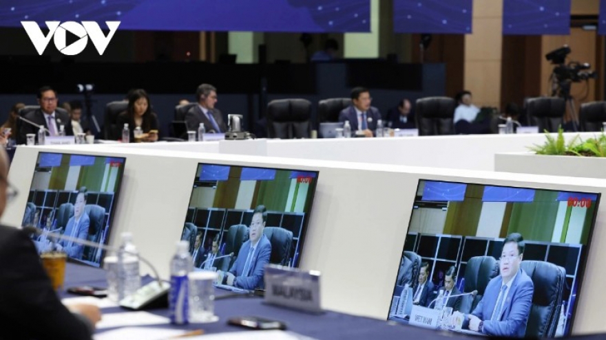 Vietnam pursues digital, green economy and innovation at APEC 31
